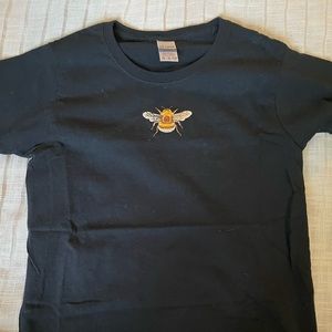 Little bee embroidered tee